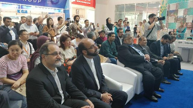 مجموعه شاهکارهای ادب فارسی به زبان چینی در نمایشگاه کتاب پکن رونمایی شد